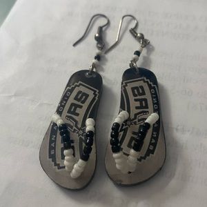Spurs flip flop earrings. New